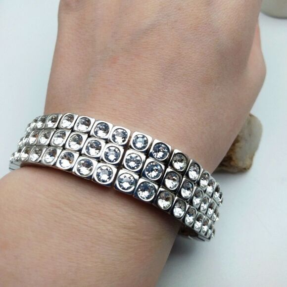 Heavy well made iced out crystal‎ bracelet B1116 - Picture 1 of 2